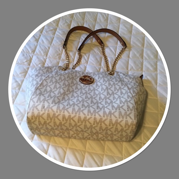 Michael Kors Handbags - Michael Kors Jet Set Shoulder Tote Handbag